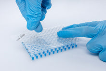 Charger l'image dans la galerie, Film adhésif transparent pour plaques 96 puits IST-126 QuickSeal DMSO X Film